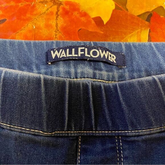 🌺3 for $30🌺Wall Flower Stretchy Denim Jeans, Size L. (J27) - Picture 4 of 6